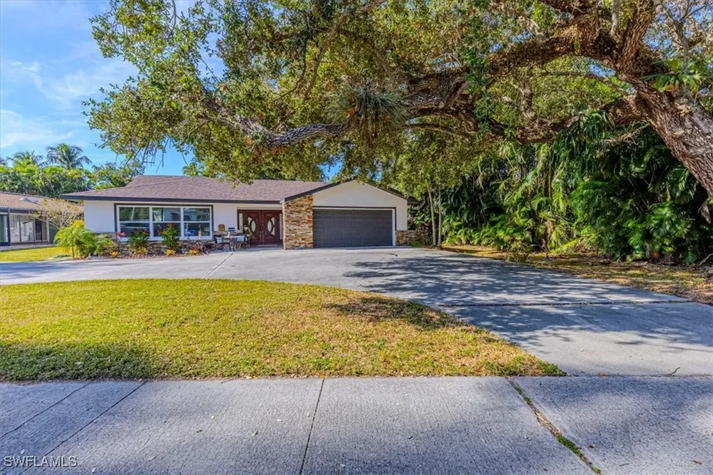 4310 Mcgregor Boulevard Fort Myers FL 33901