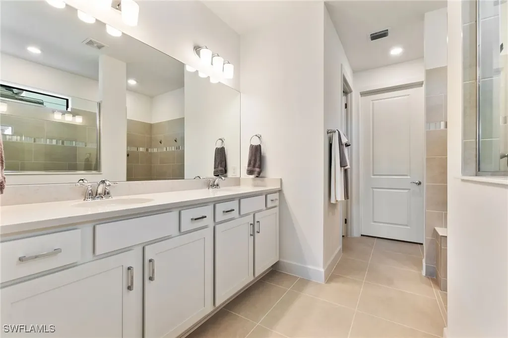 10494 Ventana Lane Naples FL 34120