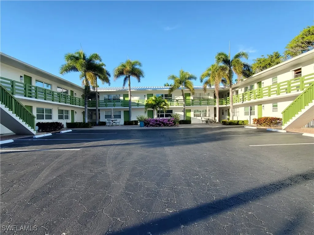 975 9th Avenue S Naples FL 34102