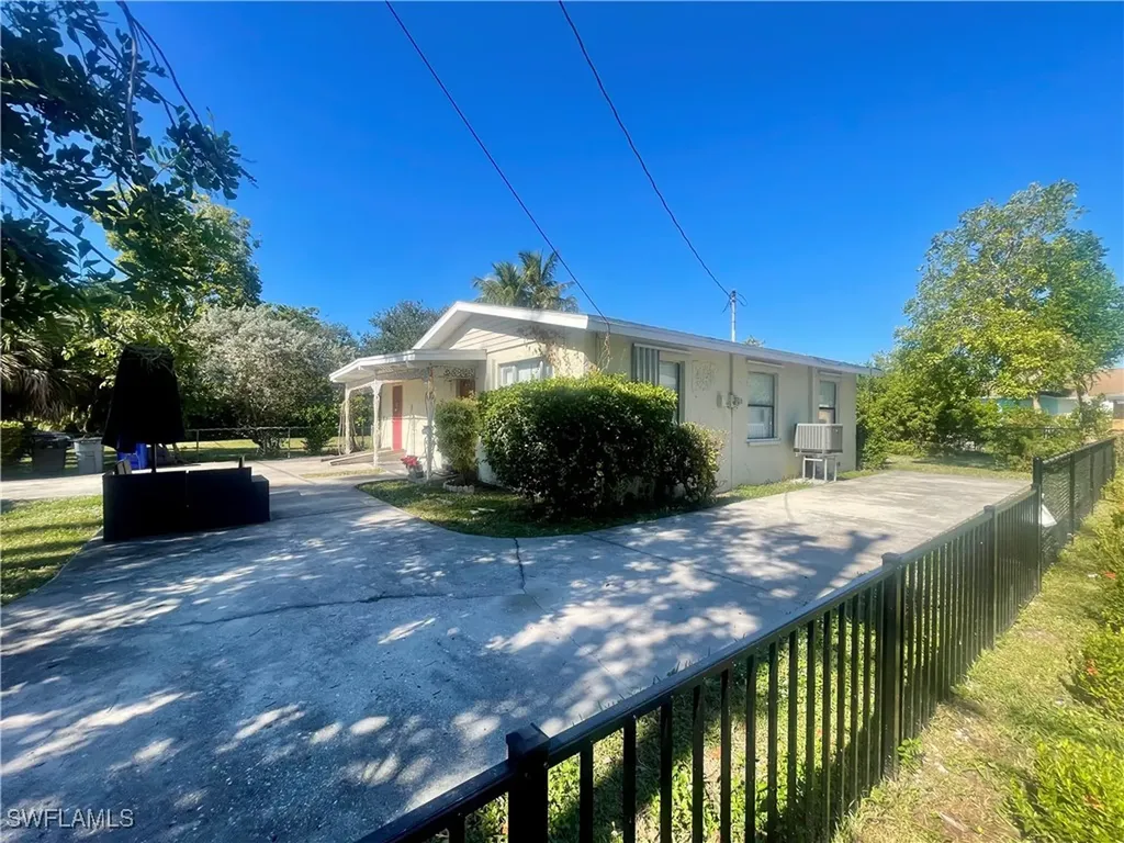 1339 5th Avenue N Naples FL 34102