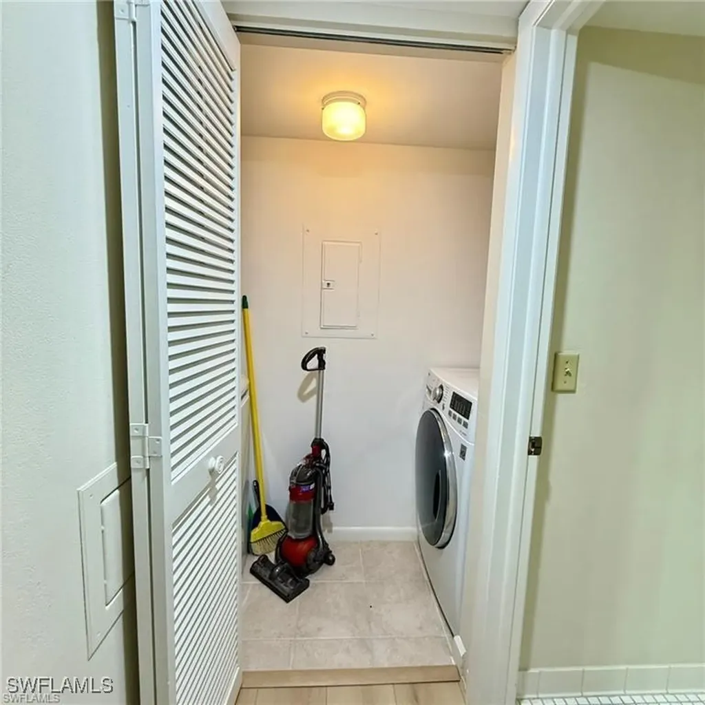 57 High Point Circle W Naples FL 34103