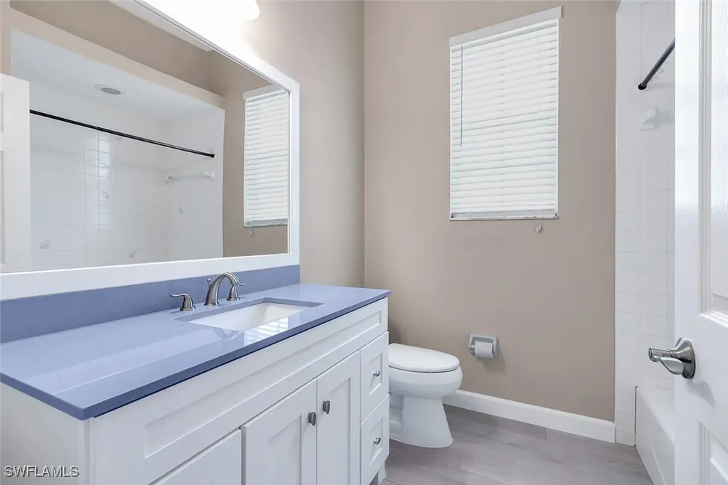 2389 Piccadilly Circus Naples FL 34112