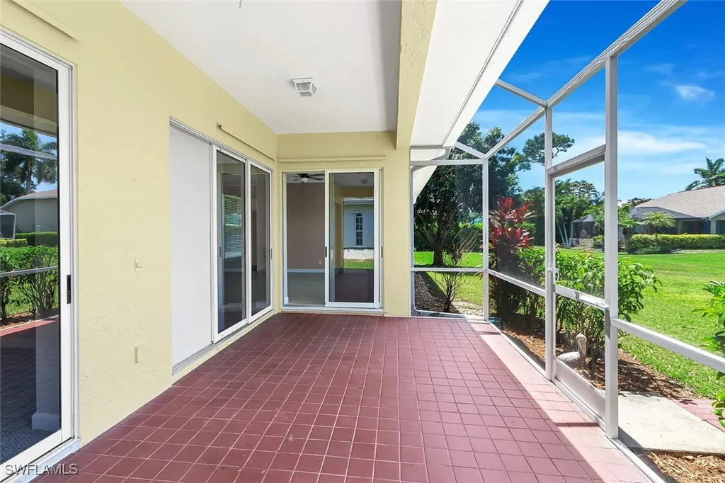 2389 Piccadilly Circus Naples FL 34112