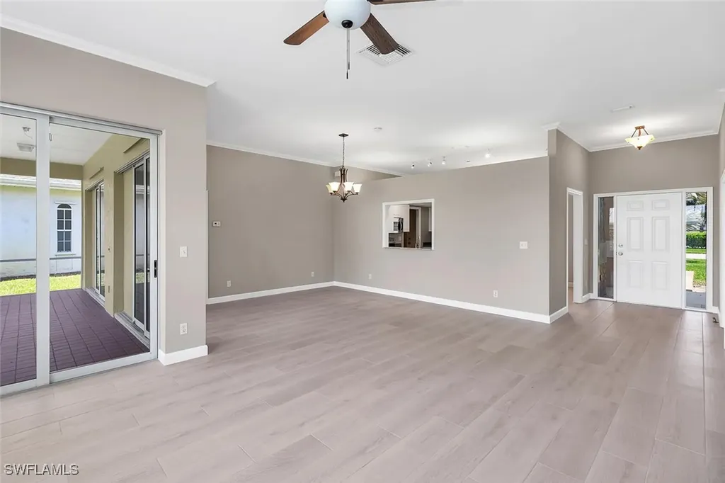 2389 Piccadilly Circus Naples FL 34112