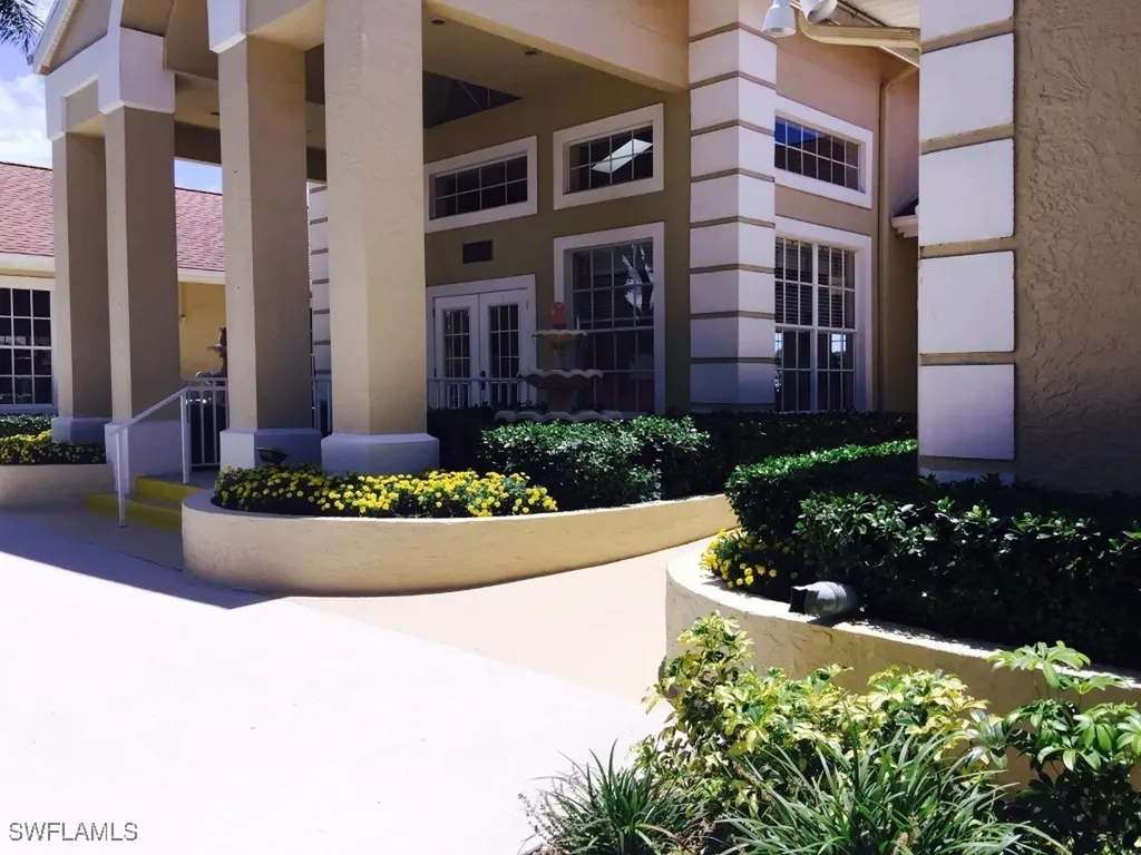 2389 Piccadilly Circus Naples FL 34112
