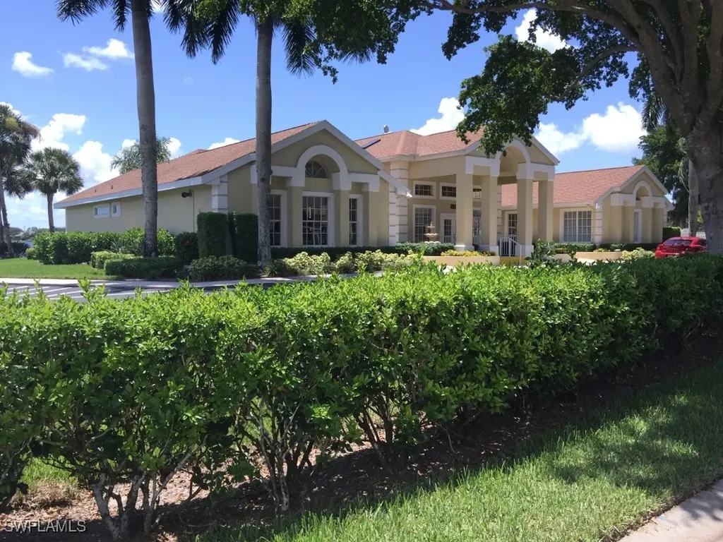 2389 Piccadilly Circus Naples FL 34112