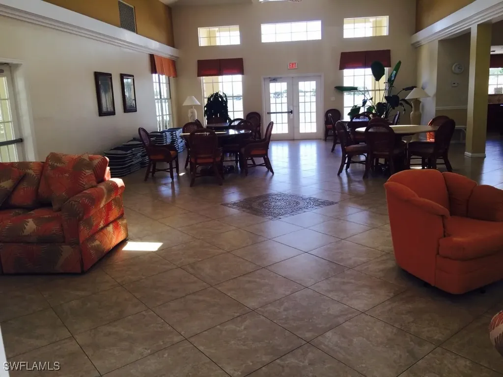 2389 Piccadilly Circus Naples FL 34112