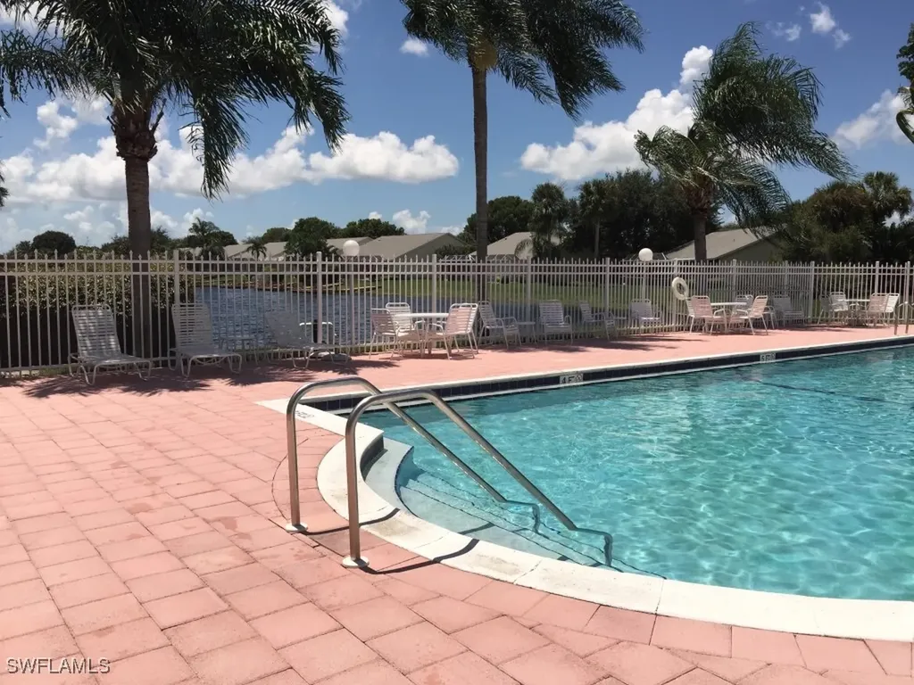2389 Piccadilly Circus Naples FL 34112
