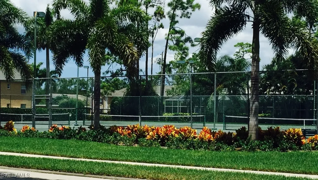 2389 Piccadilly Circus Naples FL 34112