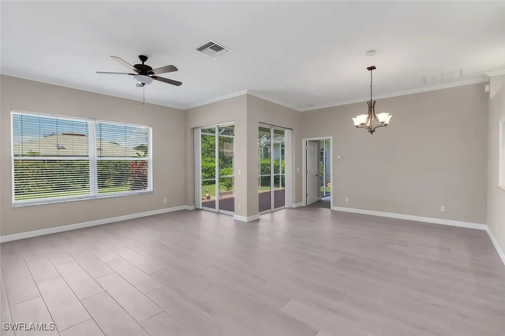 2389 Piccadilly Circus Naples FL 34112