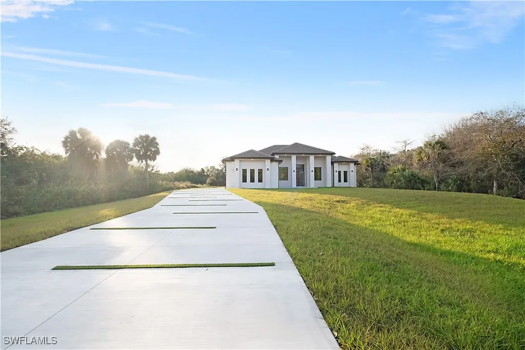 705 16th Street NE Naples FL 34120