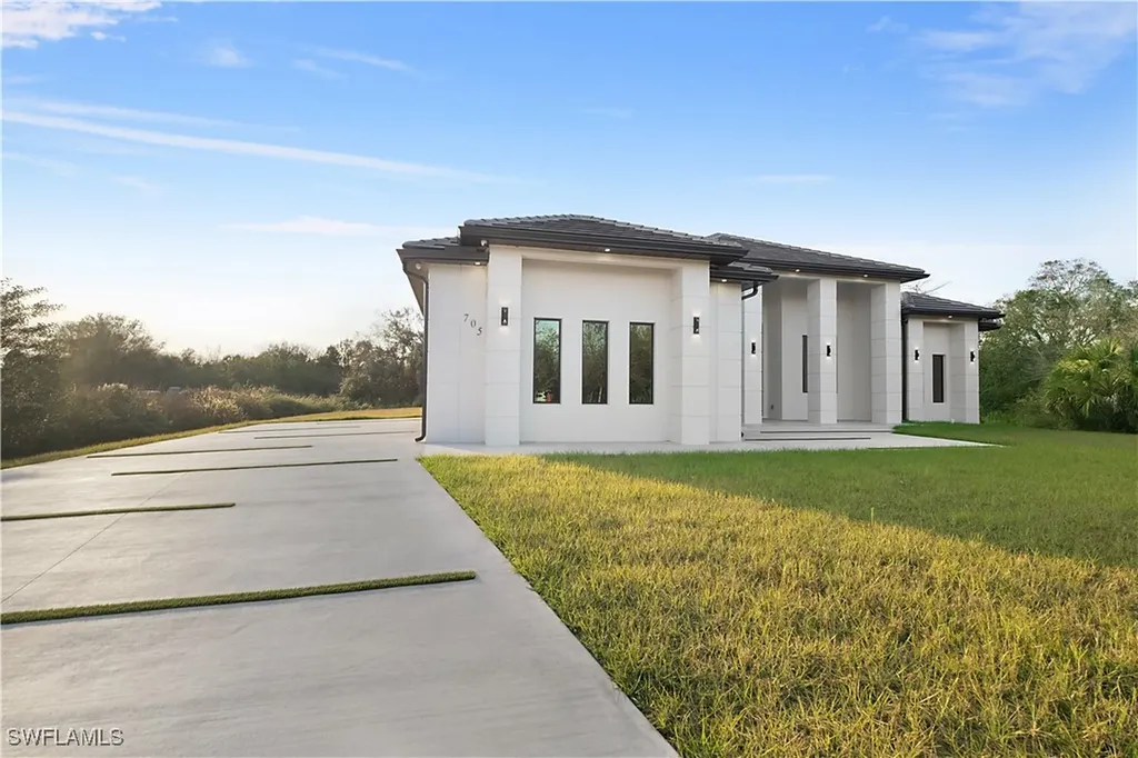 705 16th Street NE Naples FL 34120