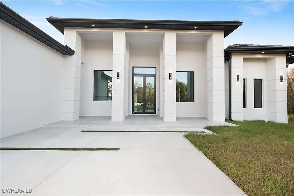705 16th Street NE Naples FL 34120
