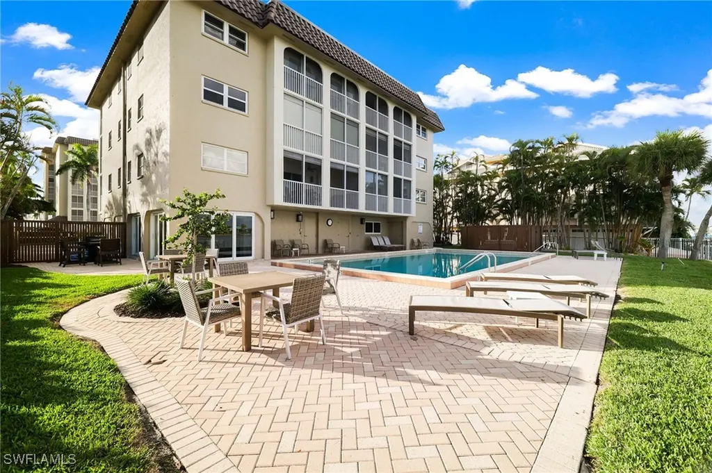 9486 Gulf Shore Drive Naples FL 34108