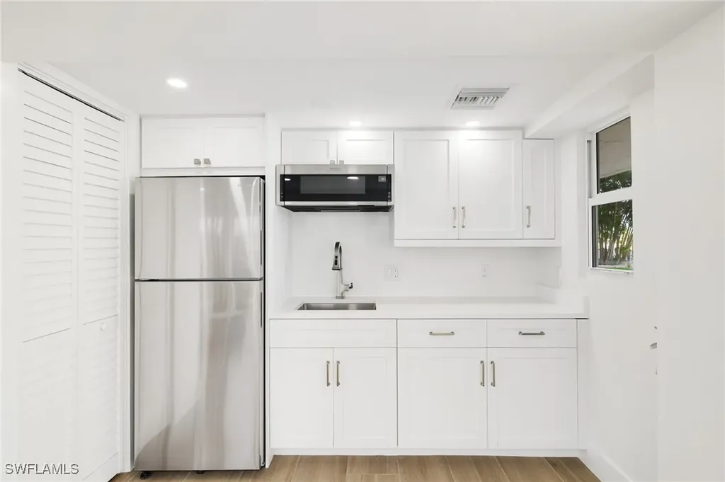 9486 Gulf Shore Drive Naples FL 34108