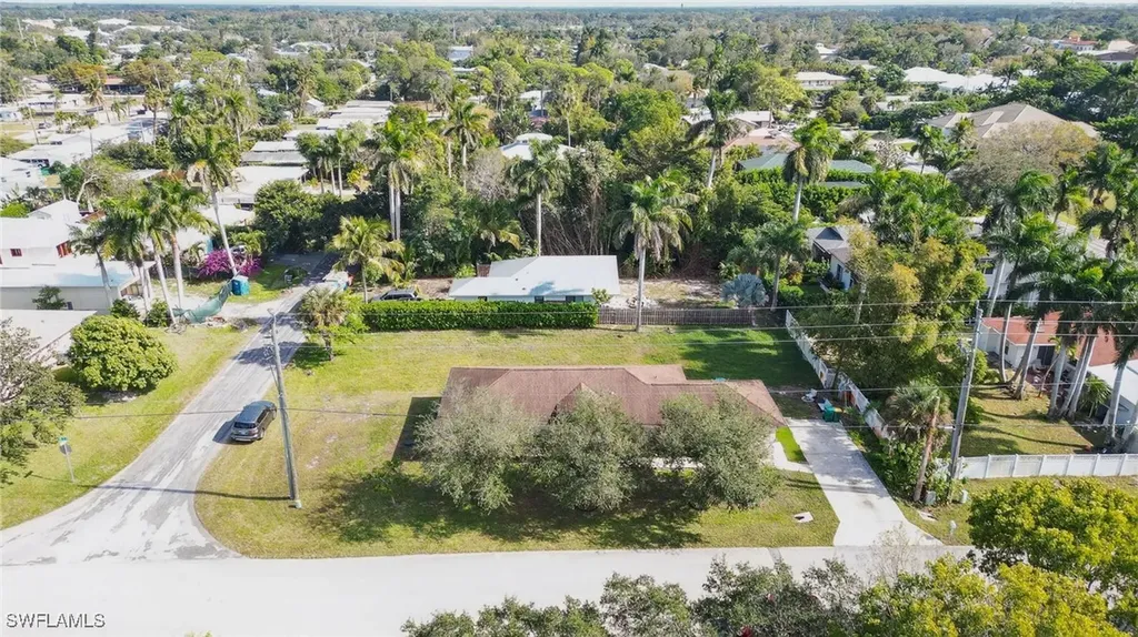 3920 10th Street N Naples FL 34103