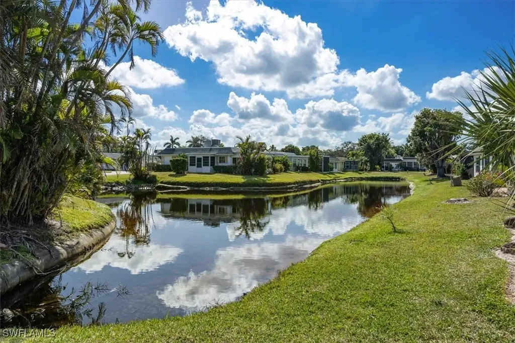 16 Knights Bridge Road Naples FL 34112