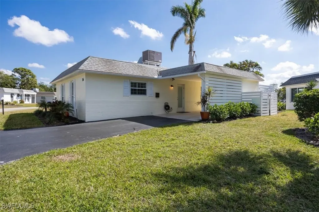 16 Knights Bridge Road Naples FL 34112