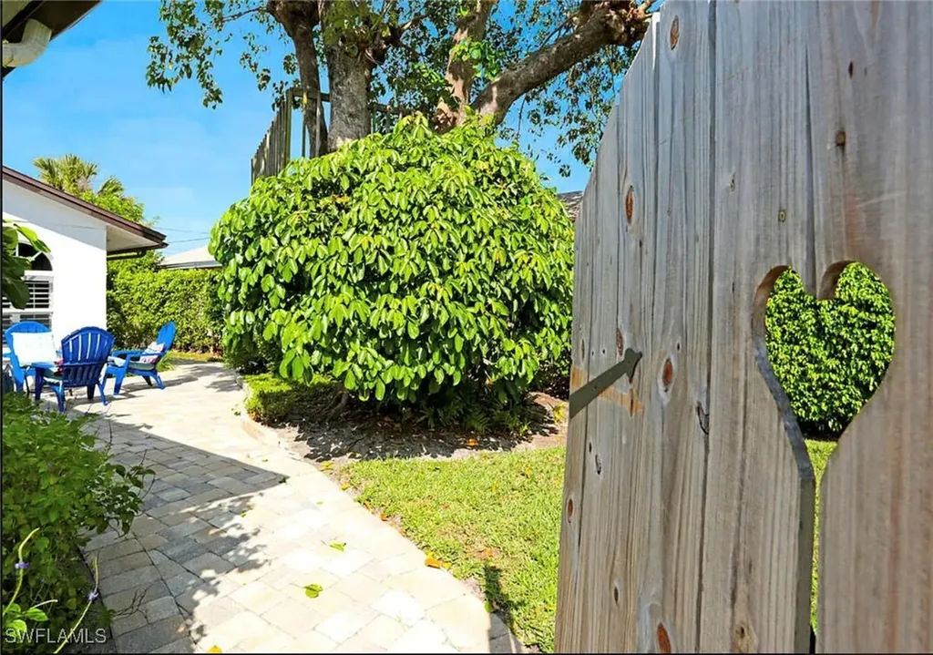 749 105th Avenue N Naples FL 34108