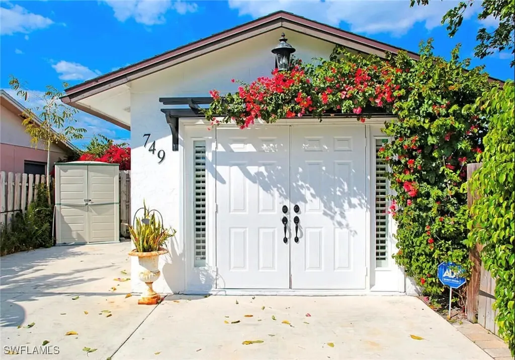 749 105th Avenue N Naples FL 34108