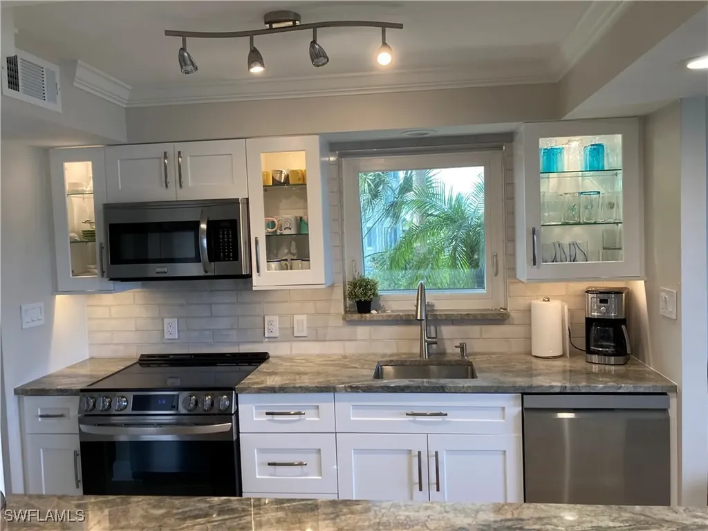 1910 Gulf Shore Boulevard N Naples FL 34102
