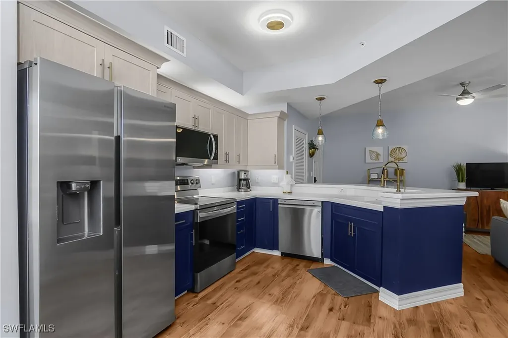 451 Bayfront Place Naples FL 34102