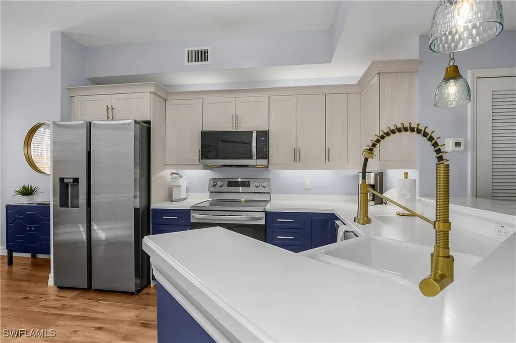 451 Bayfront Place Naples FL 34102