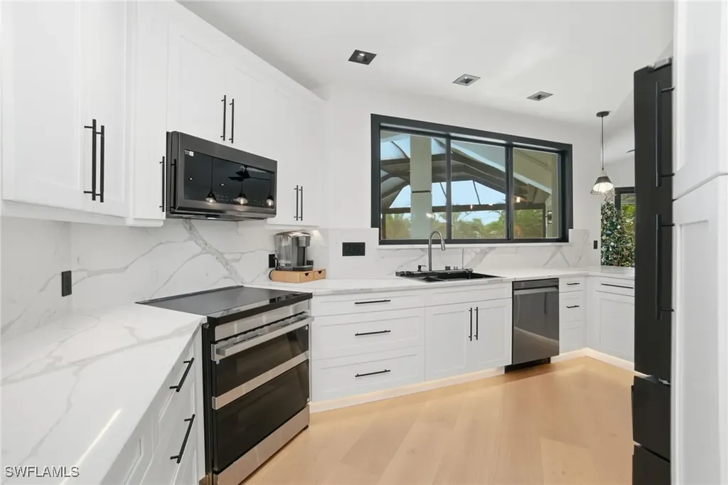 1506 Jewel Box Avenue Naples FL 34102
