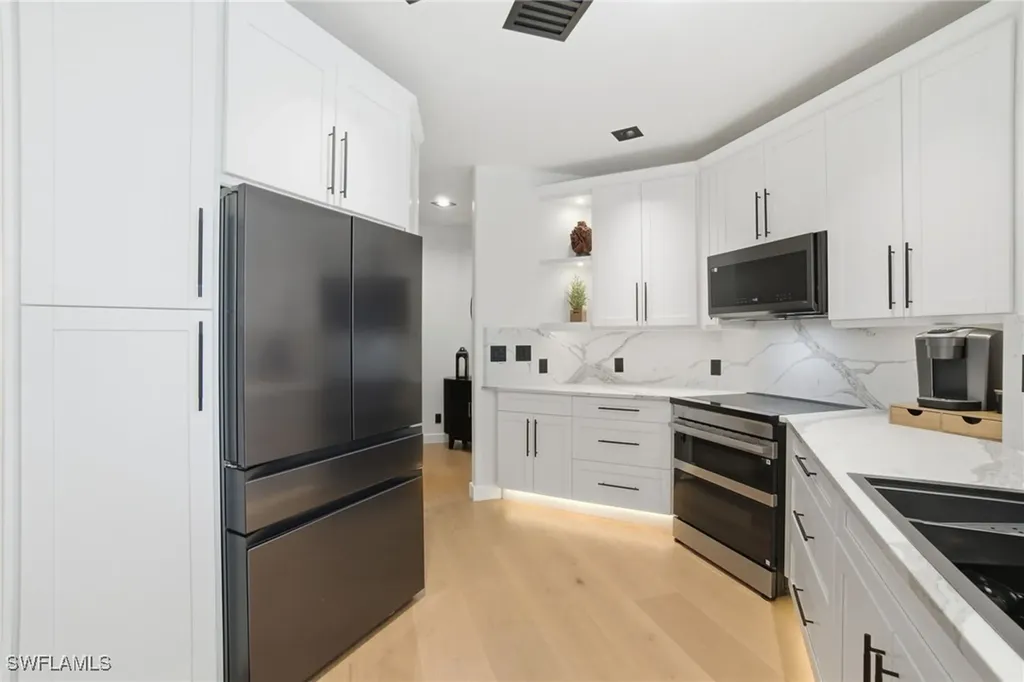 1506 Jewel Box Avenue Naples FL 34102