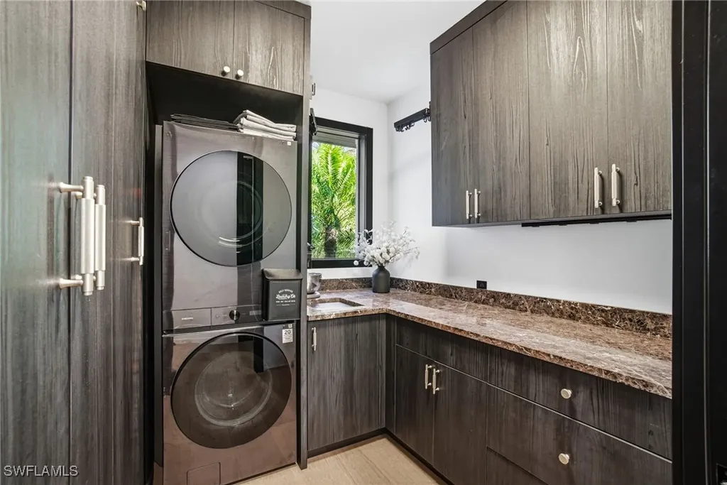 1506 Jewel Box Avenue Naples FL 34102