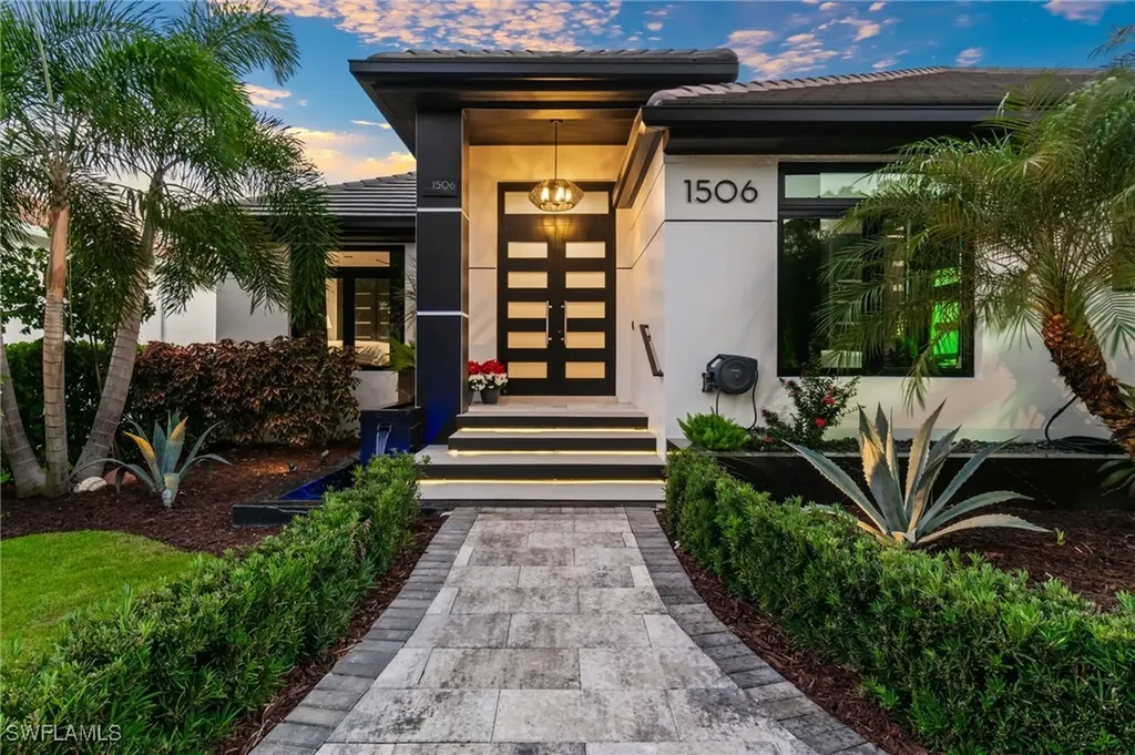 1506 Jewel Box Avenue Naples FL 34102