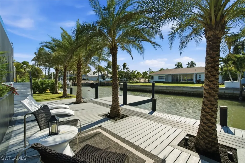1506 Jewel Box Avenue Naples FL 34102