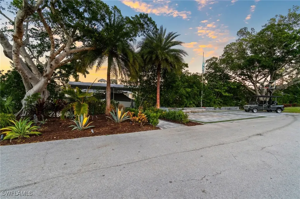 1506 Jewel Box Avenue Naples FL 34102