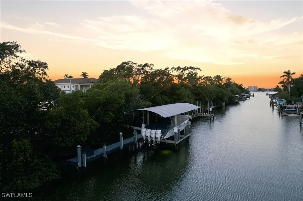 1506 Jewel Box Avenue Naples FL 34102