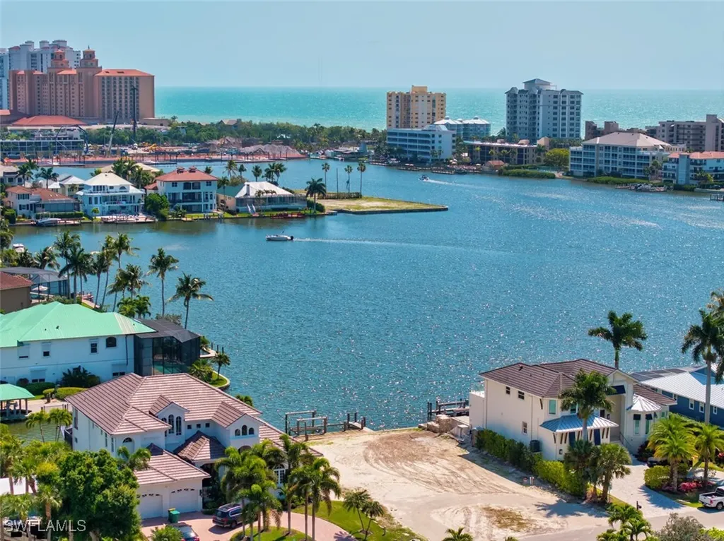 Naples FL, 348 Lagoon Avenue