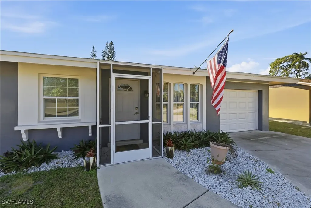 4690 Parrot Avenue Naples FL 34104