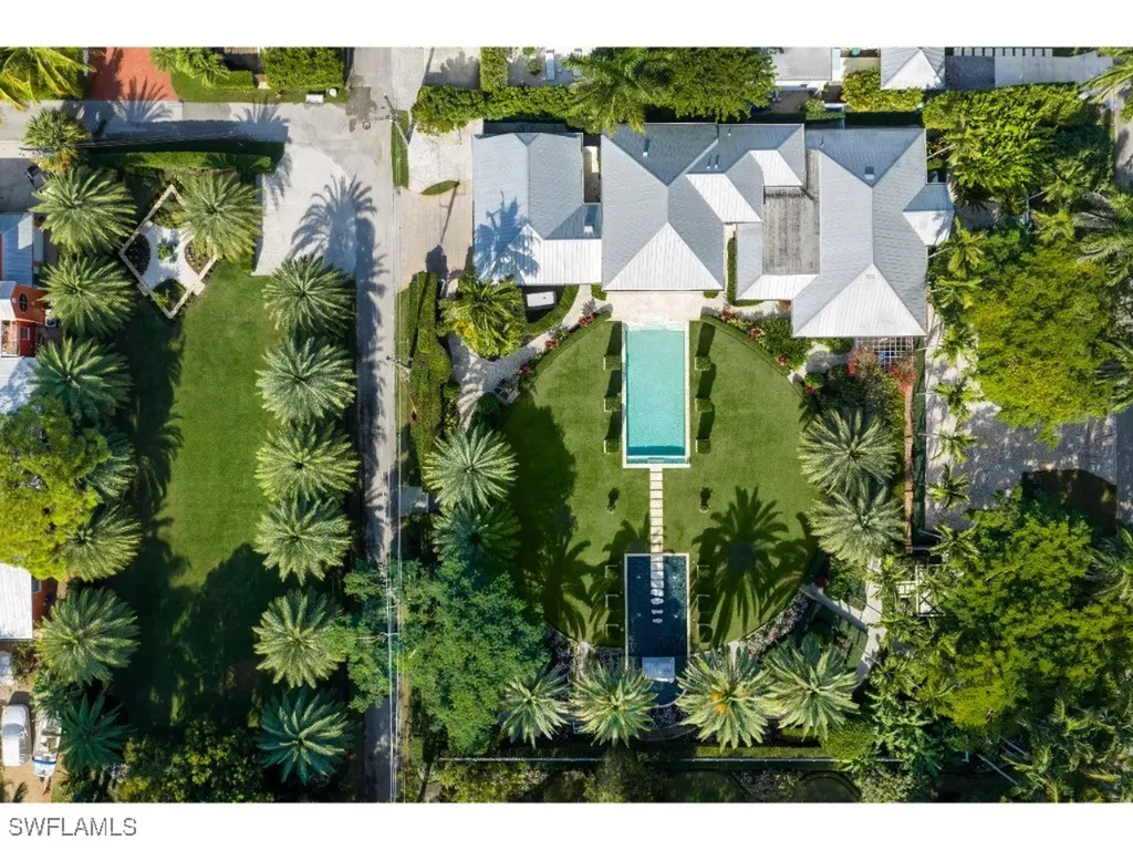 247 6th Street N Naples FL 34102