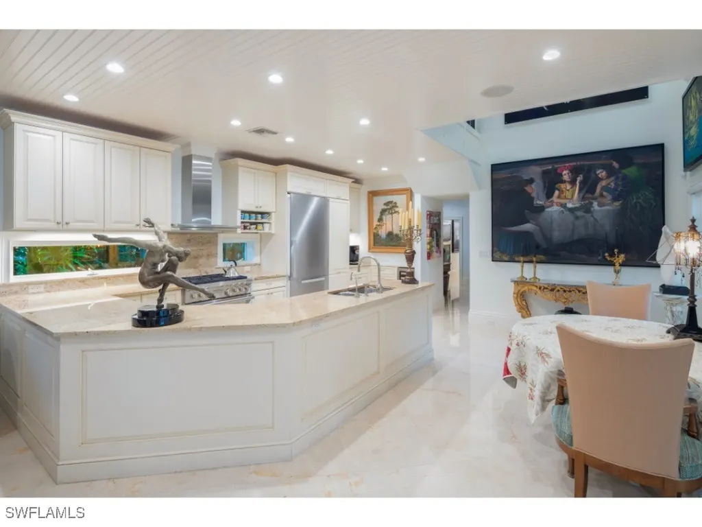 247 6th Street N Naples FL 34102