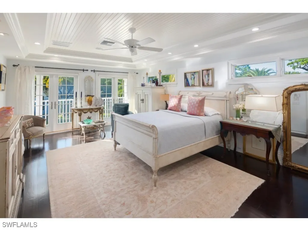247 6th Street N Naples FL 34102