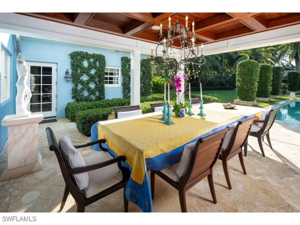 247 6th Street N Naples FL 34102