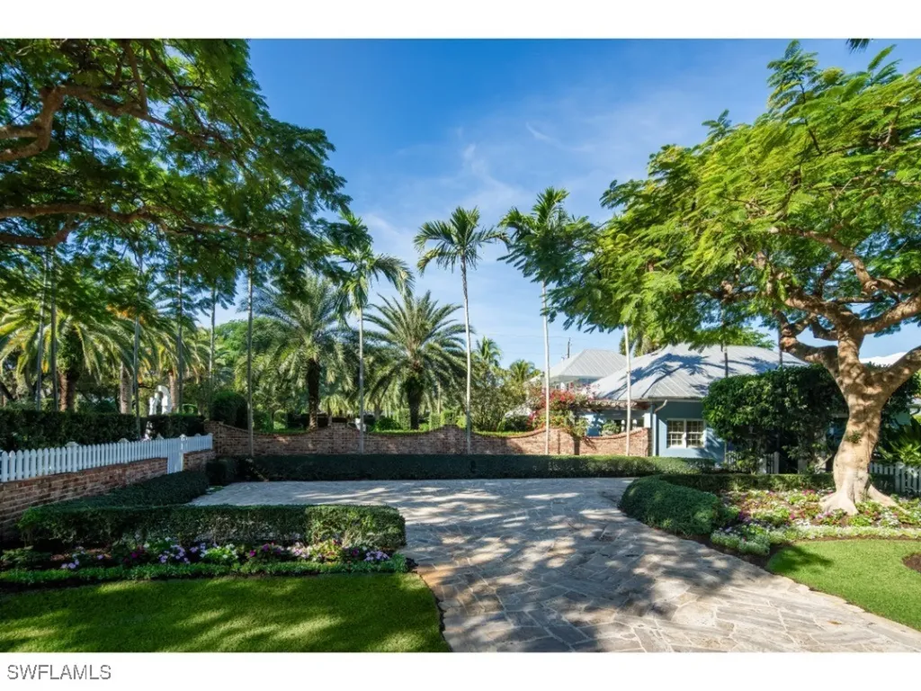 247 6th Street N Naples FL 34102