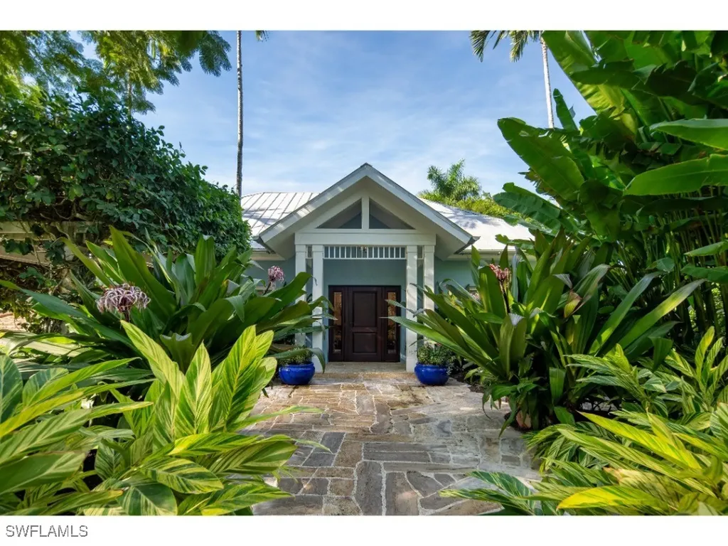 247 6th Street N Naples FL 34102