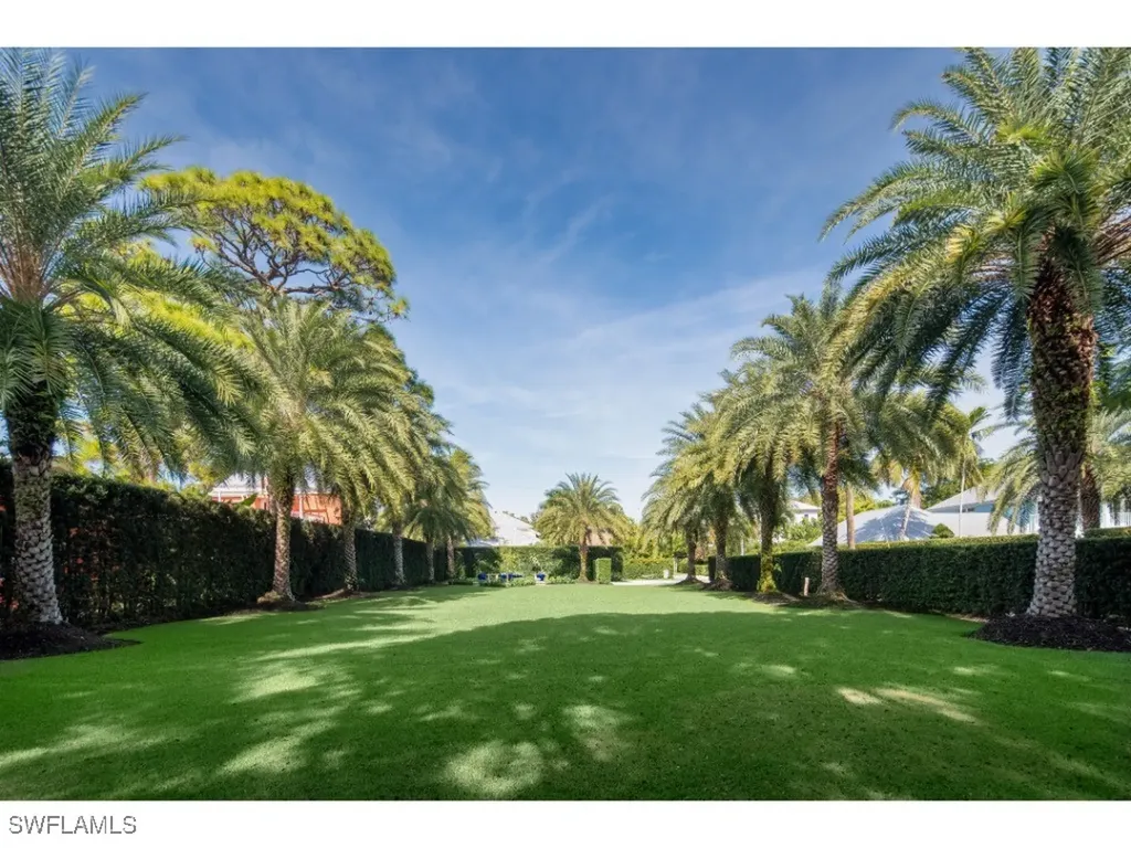 247 6th Street N Naples FL 34102