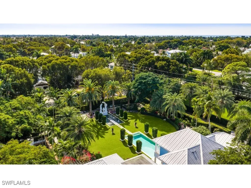 247 6th Street N Naples FL 34102