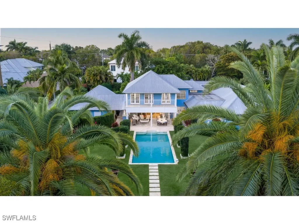247 6th Street N Naples FL 34102
