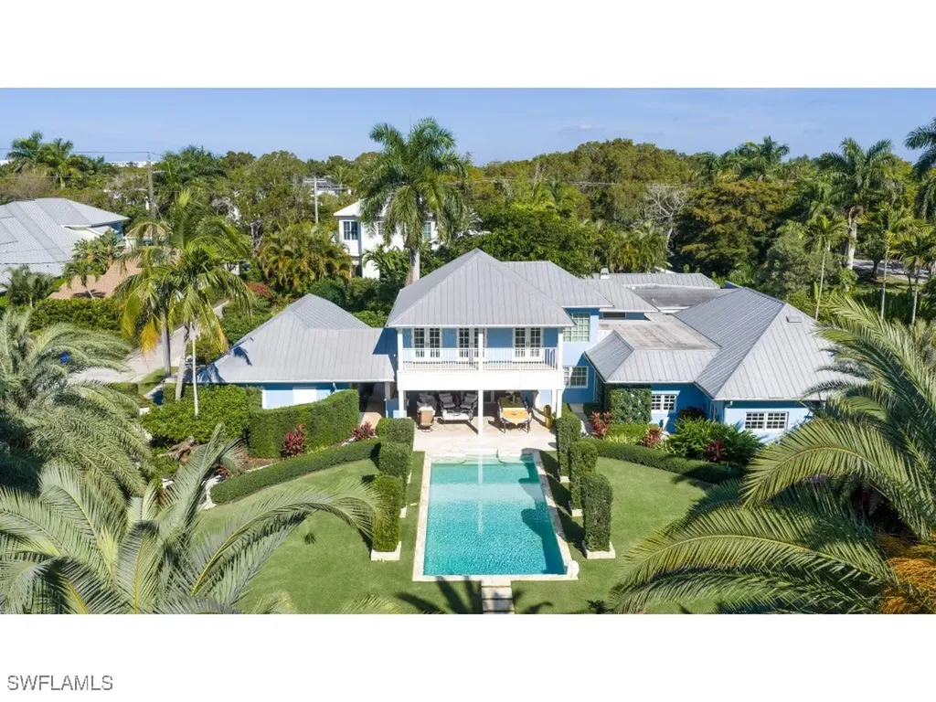 247 6th Street N Naples FL 34102