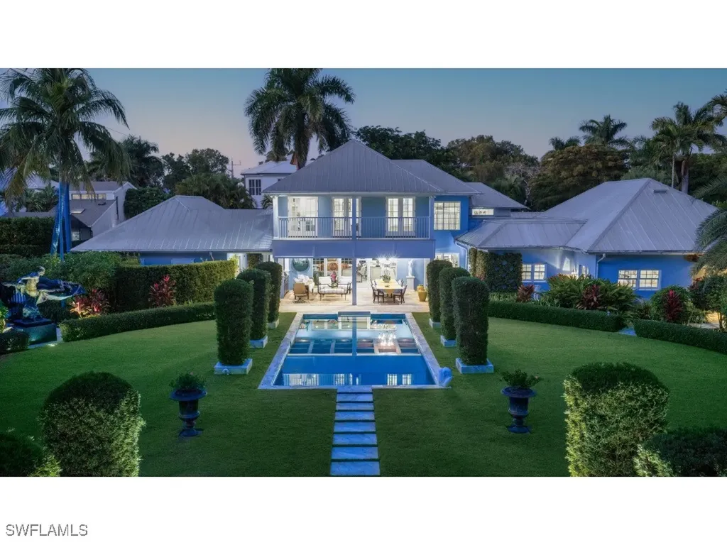247 6th Street N Naples FL 34102
