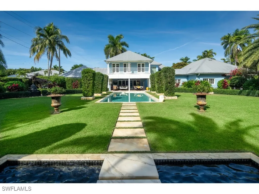 247 6th Street N Naples FL 34102
