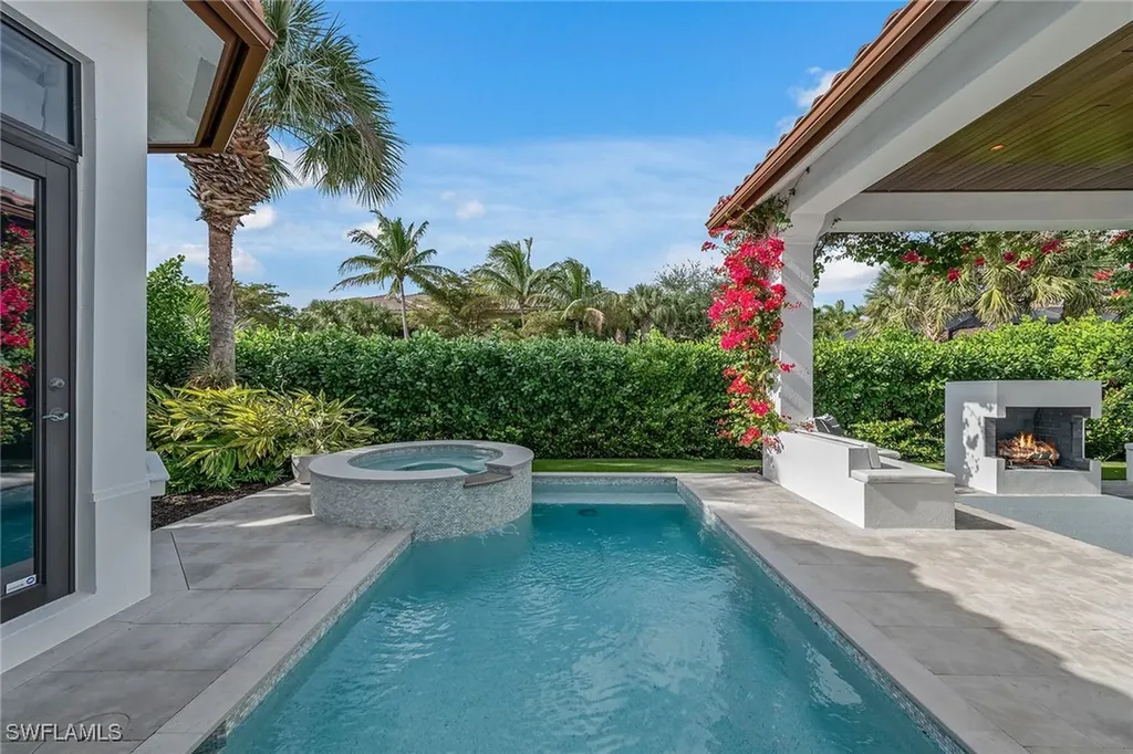 2243 Residence Circle Naples FL 34105