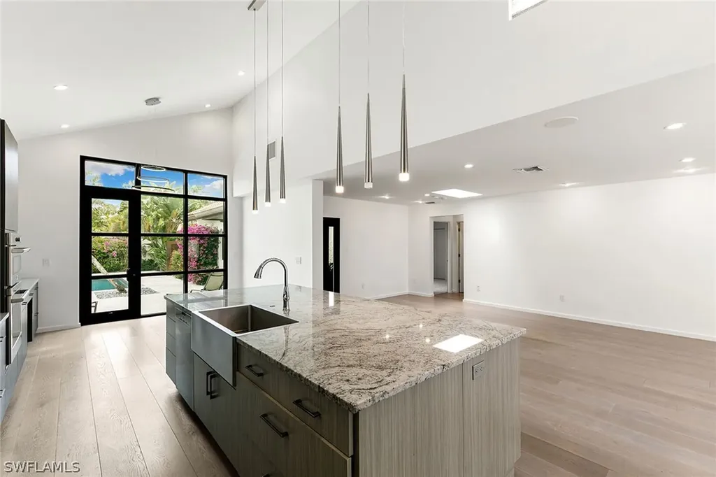 544 Tierra Mar Lane E Naples FL 34108